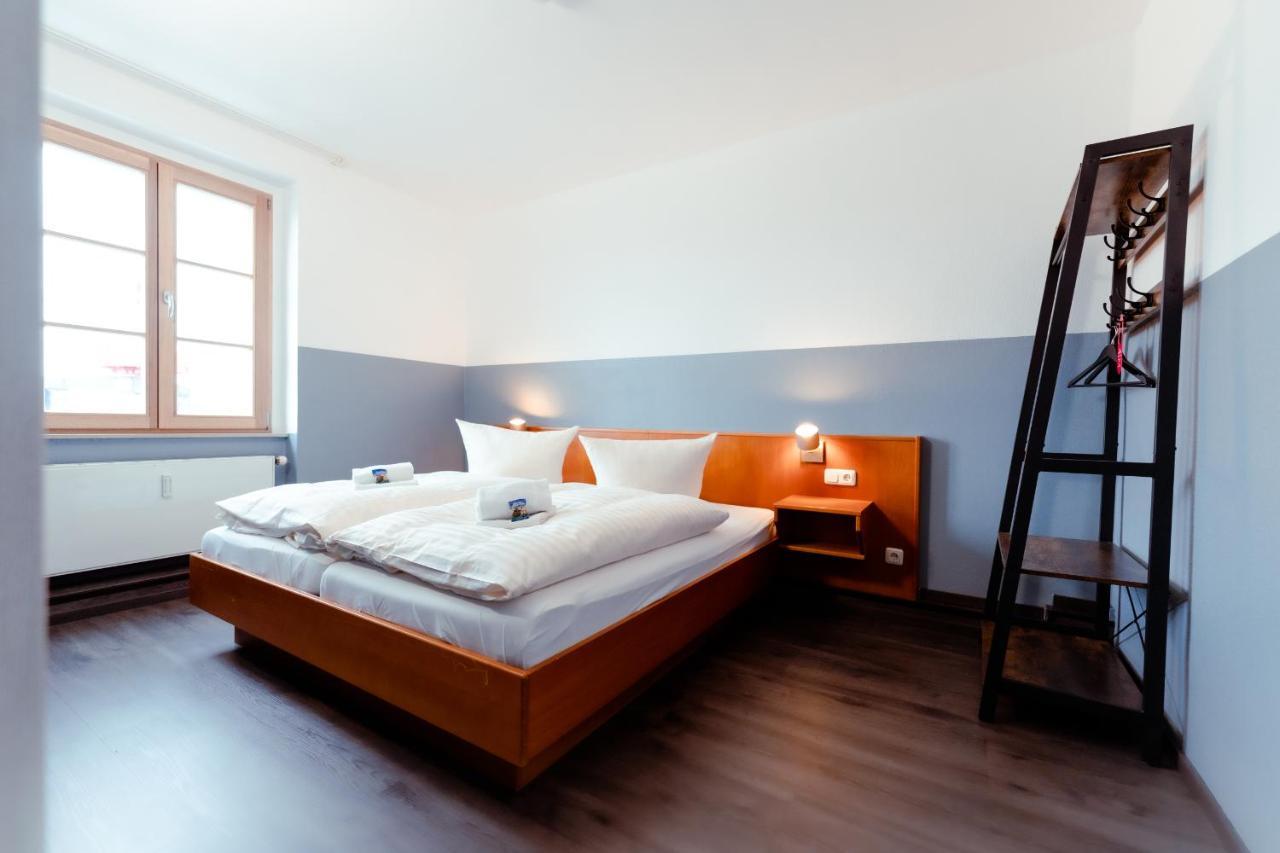 Restaurant Und Pension Alberthafen Dresda Esterno foto