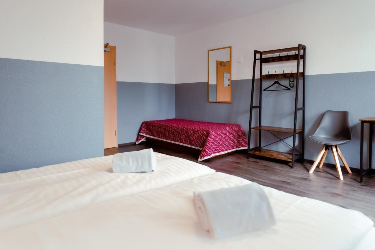 Restaurant Und Pension Alberthafen Dresda Esterno foto