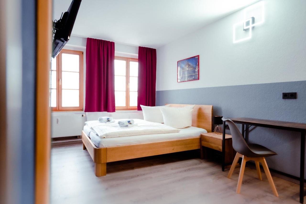 Restaurant Und Pension Alberthafen Dresda Esterno foto