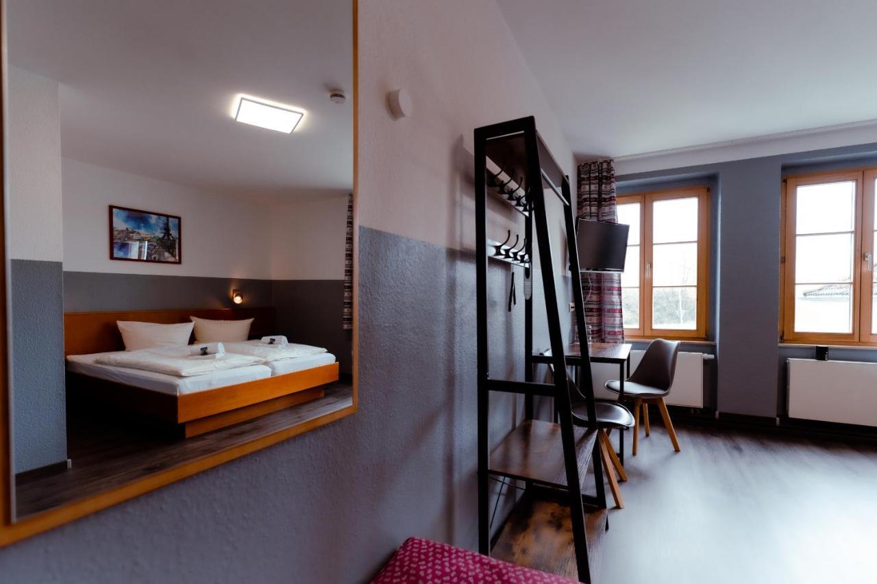 Restaurant Und Pension Alberthafen Dresda Esterno foto