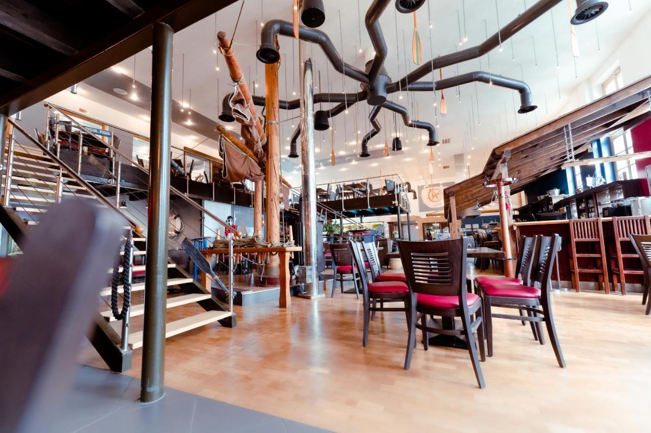 Restaurant Und Pension Alberthafen Dresda Esterno foto