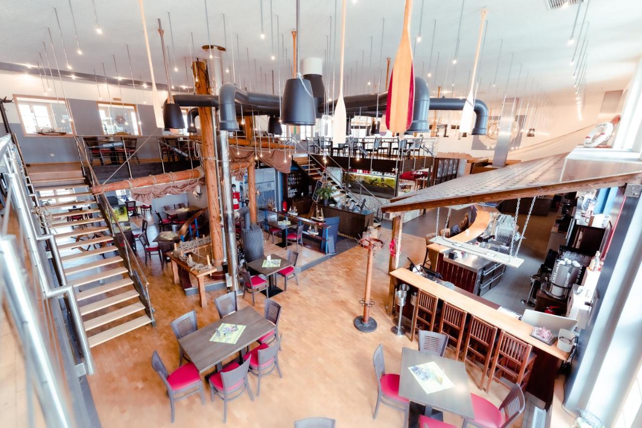 Restaurant Und Pension Alberthafen Dresda Esterno foto